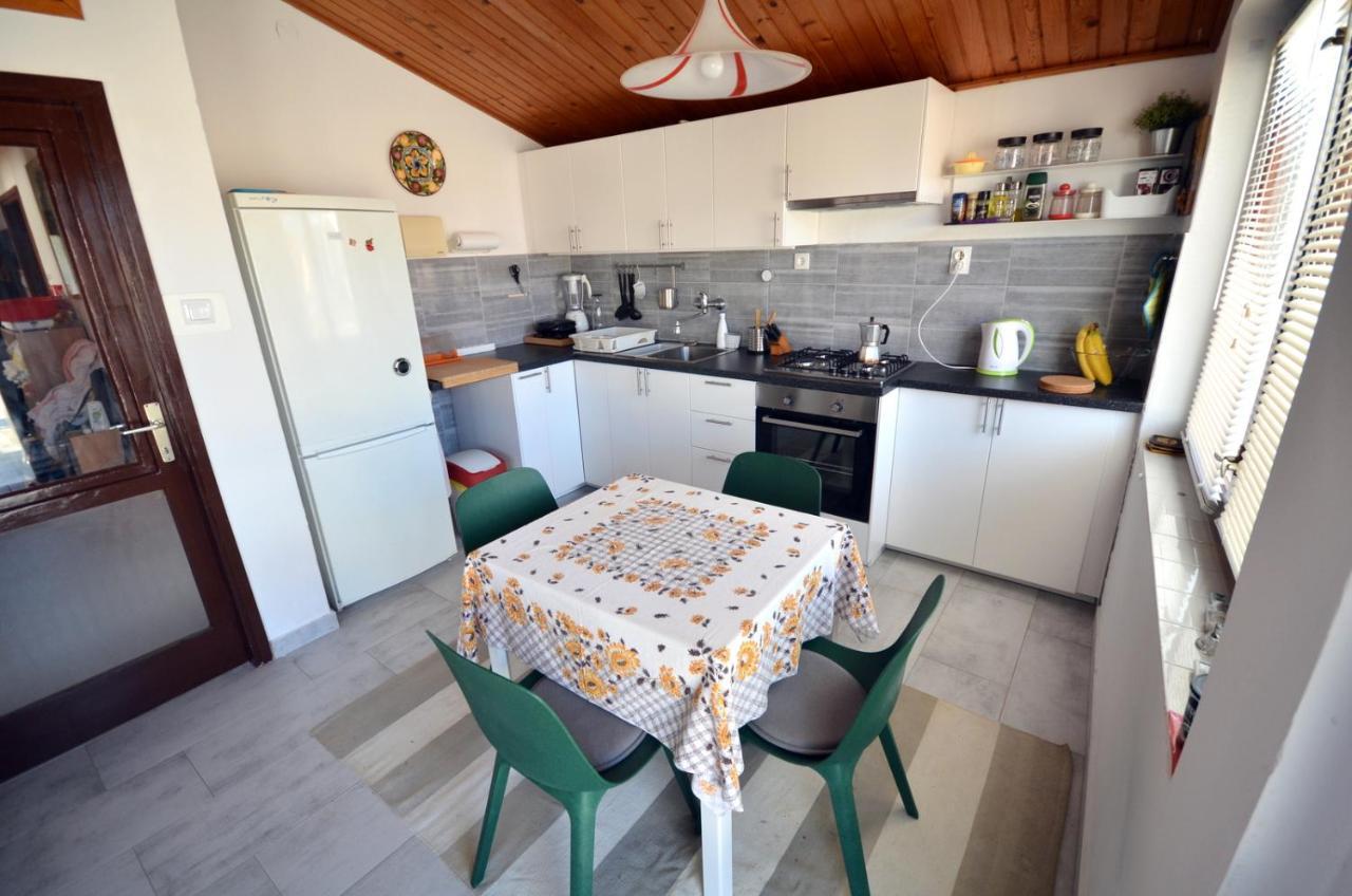 Blue Sky Apartment Примоштен Екстер'єр фото