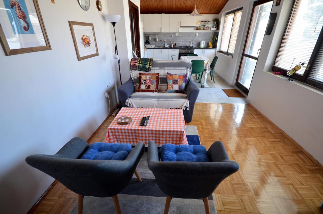Blue Sky Apartment Примоштен Екстер'єр фото