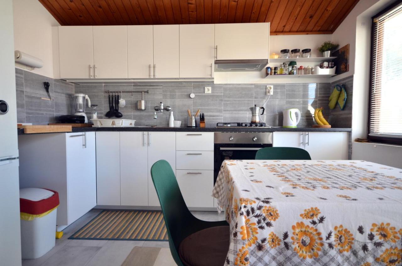 Blue Sky Apartment Примоштен Екстер'єр фото
