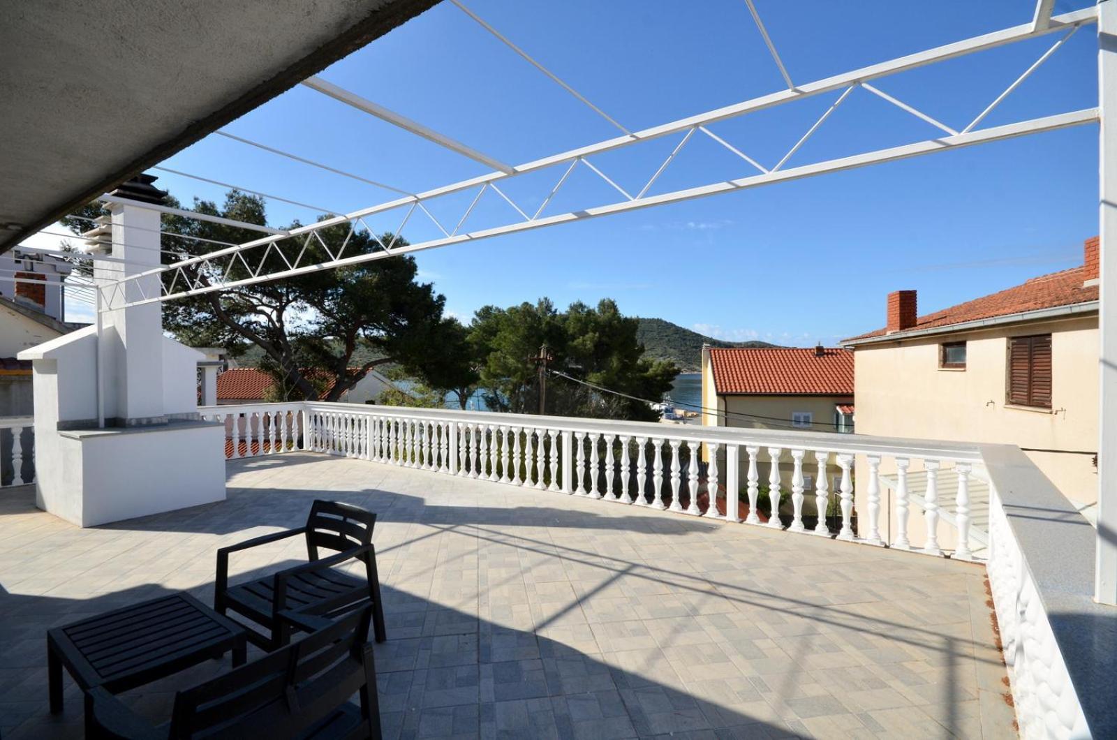 Blue Sky Apartment Примоштен Екстер'єр фото