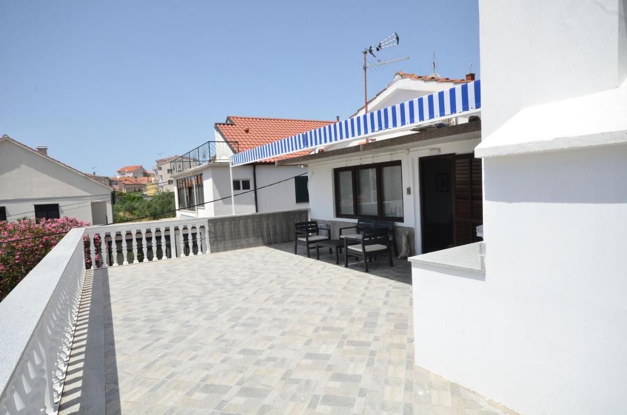 Blue Sky Apartment Примоштен Екстер'єр фото